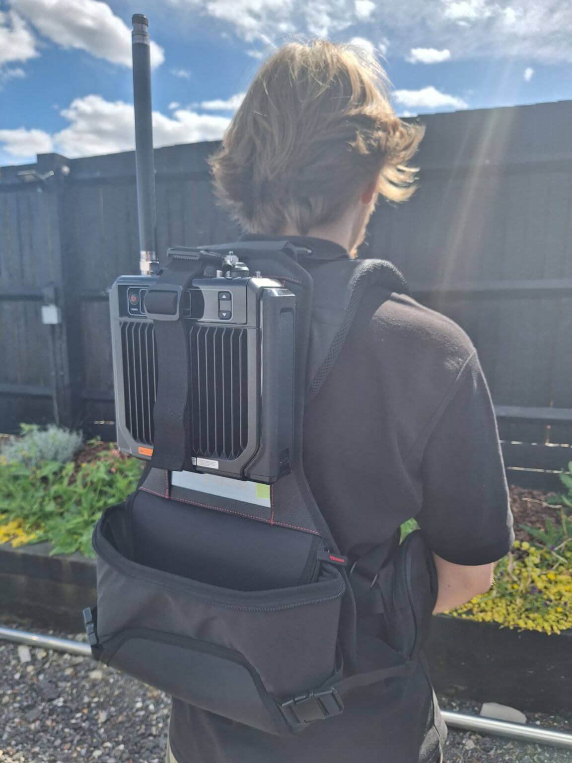 Plecakowy radioprzemiennik Hytera HR655