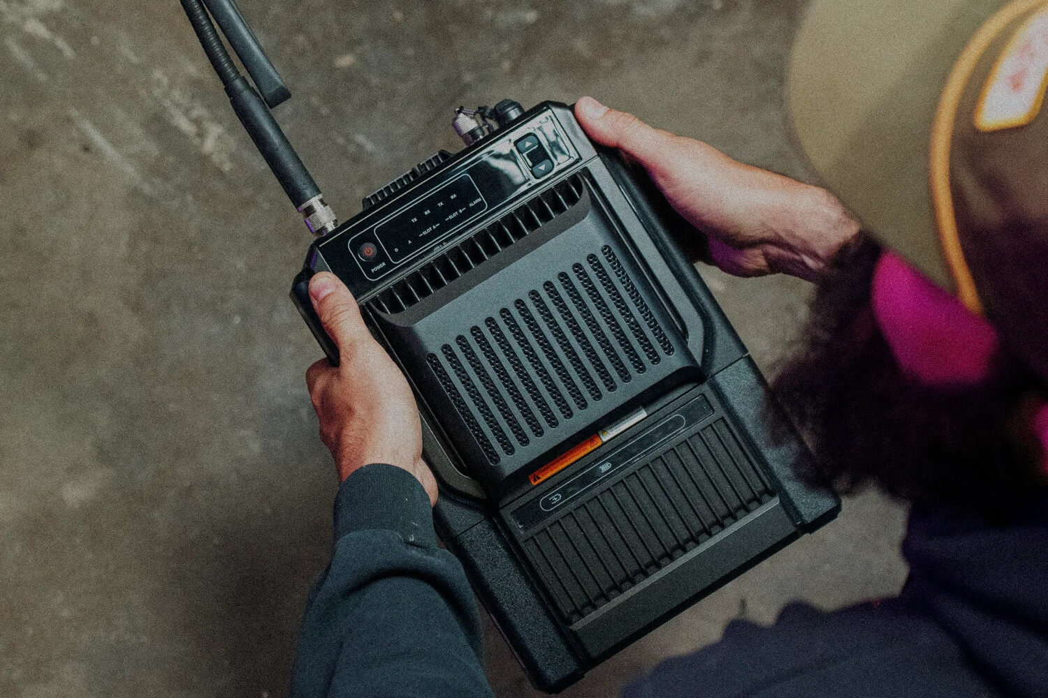 Radioprzemiennik Hytera HR655 10W do użytku w PSP w wersji mobilnej - plecakowy